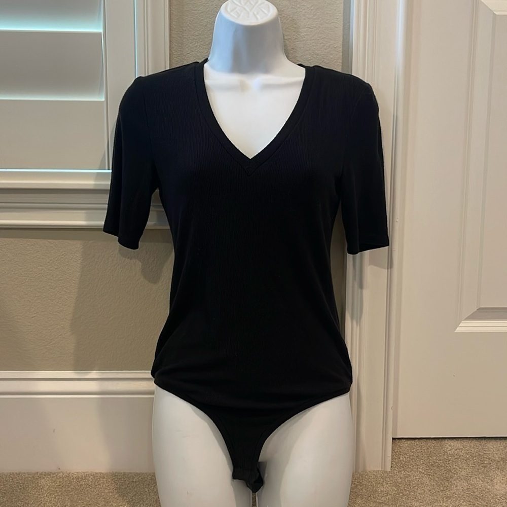 Gianni Bini V-neck bodysuit M